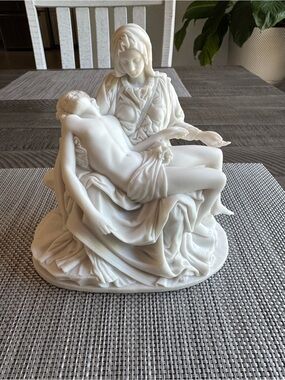 White Marble-Effect Pietà Sculpture Figurine by